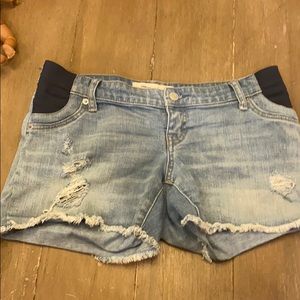 Gap maternity shorts. Size 25.